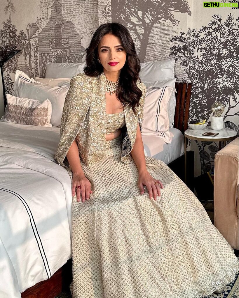Roshni Chopra Instagram - ✨Festive roundup✨- pick a fav 1-10? Look 1 - @pinkcitybysarika Look 2 - @sajedalehry Look 3 - @inej.in Look 4 - @svacouture Look 5 - @osaabyadarsh Look 6 - @sobariko Look 7 - @nadiyapaar Look 8 - @1999adofficial Look 9 - @kalista.official Look 10 - @tussah_siddhishah Indian designers #weddingseason #lehenga #sari #suit #indianwear