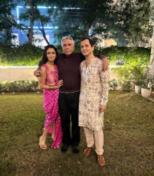 Roshni Chopra Instagram - Holding on tight to the people who light me up 💡✨❤️- Diwali at home hits different 🪔 wishing you all a prosperous year ahead .. #happydiwali

Thanks @paracouture for the matching Kurtas for the boys 💕