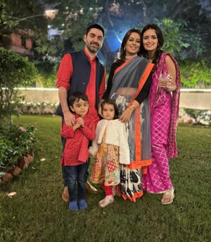 Roshni Chopra Instagram - Holding on tight to the people who light me up 💡✨❤️- Diwali at home hits different 🪔 wishing you all a prosperous year ahead .. #happydiwali

Thanks @paracouture for the matching Kurtas for the boys 💕