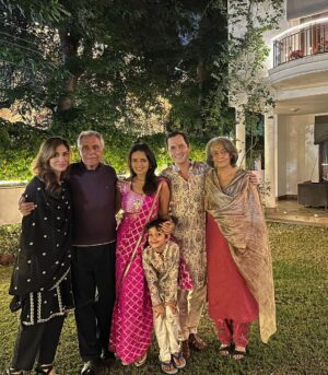 Roshni Chopra Instagram - Holding on tight to the people who light me up 💡✨❤️- Diwali at home hits different 🪔 wishing you all a prosperous year ahead .. #happydiwali

Thanks @paracouture for the matching Kurtas for the boys 💕