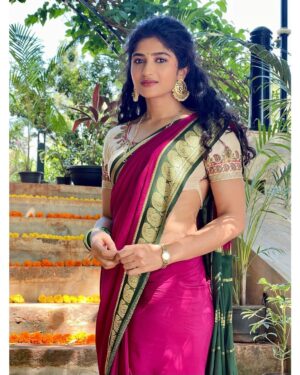 Roshni Prakash Instagram - ಮೈಸೂರು ಸೀರೆಯಲ್ಲಿ ಮೈಸೂರು ಹುಡುಗಿ 🌺