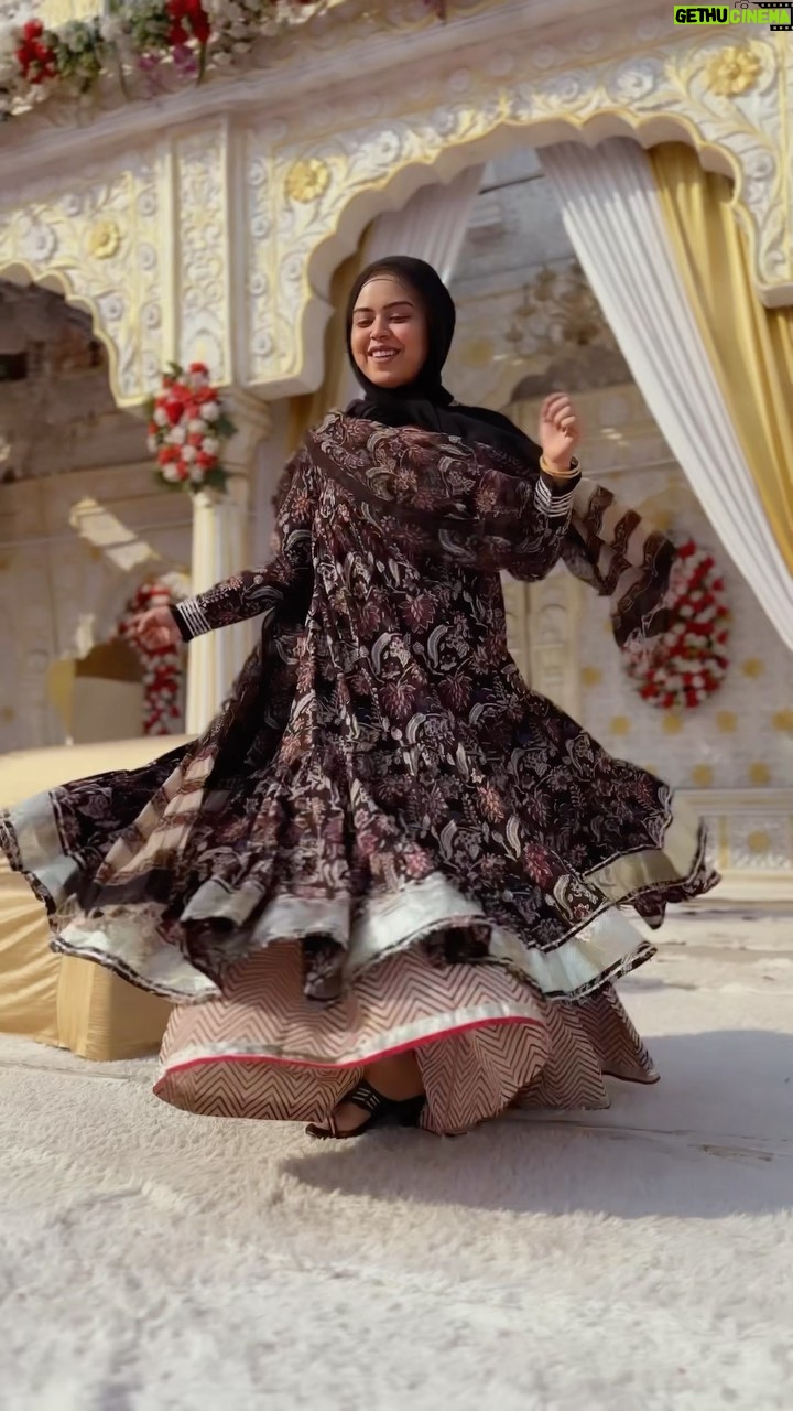 Saba Ibrahim Instagram - Outfit - @aachho PR - @dinky_nirh . . . #sabaibrahim#sabakajahaan#sabakhalid#twirling