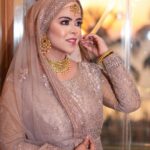 Saba Ibrahim Instagram - The Beauty herself 😍 @saba_ka_jahaan Mua- @the_makeup_brigade Muse- @saba_ka_jahaan #reels #bridalmakeup #trendingreels #sabakajahaan #transitionreels #explorepage✨ #viralreels Ramada Plaza Palm Grove Banquet