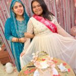 Saba Ibrahim Instagram - Rizzuuu ka Birthday ❤️🎉 . . Love u Riza , u are my support system.. ❤️ Thank you for everything 🤗 . . . . #sabaibrahim#sabakajahaan#rizakabirthday#celebration#sisterslove#sistersbirthday