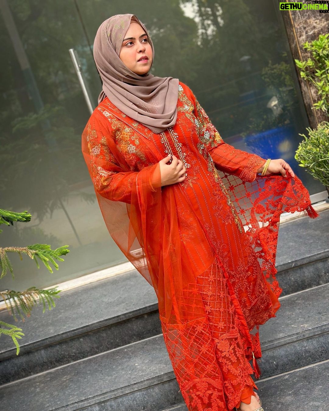 Saba Ibrahim Instagram - beautiful outfit from @ranafashionindia ❤️ ▫️Book from website ▫️www.alranafashion.com ▫️cash on delivery availavle. ▫️ use Coupon code *Ramdaan200* for 200₹ off Go for paid orders and save extra charges for cod . . #sabaibrahim #sabakajahaan #sabakhalid❤️