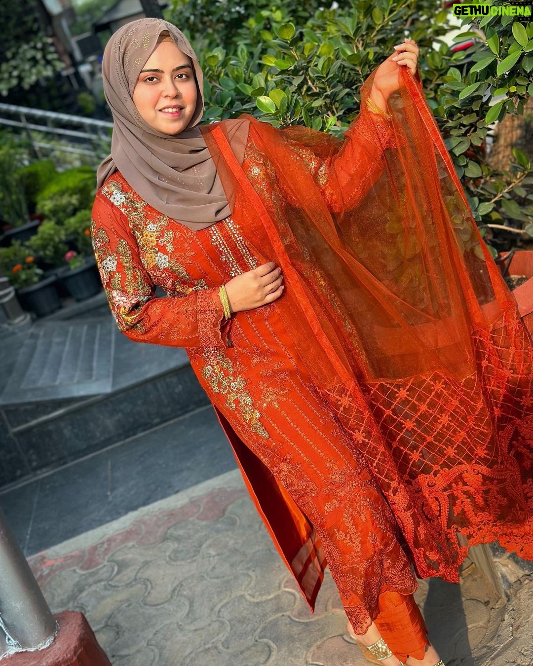 Saba Ibrahim Instagram - beautiful outfit from @ranafashionindia ❤️ ▫️Book from website ▫️www.alranafashion.com ▫️cash on delivery availavle. ▫️ use Coupon code *Ramdaan200* for 200₹ off Go for paid orders and save extra charges for cod . . #sabaibrahim #sabakajahaan #sabakhalid❤️