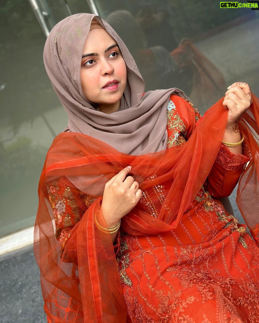 Saba Ibrahim Instagram - beautiful outfit from @ranafashionindia ❤️ ▫️Book from website ▫️www.alranafashion.com ▫️cash on delivery availavle. ▫️ use Coupon code *Ramdaan200* for 200₹ off Go for paid orders and save extra charges for cod . . #sabaibrahim #sabakajahaan #sabakhalid❤️