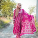 Saba Ibrahim Instagram - Beautiful and comfy outfit For Ramadan 🌸 . . Thank you @ak.batiq_by_sheeba . . #sabaibrahim#sabakajahaan#ramadan2023#Alhamdulillahforeverything
