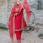 Saba Ibrahim Instagram - Ramadan Mubarak aap sabko ❤️🤲🏽 . . Outfit- @boutiquecollectionmirza01 . Inke page pe “Ramadan sale” chal rahi hai.. worldwide shipping hai and trusted page hai.. to aap bhi jaiye follow kijiye.. check kijiye .. . . #sabakhalid#sabaibrahim#sabakajahaan#ramadan2023#ramadankareem Maudaha u.p. India