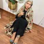 Saba Ibrahim Instagram - Teri aakhon mein basta hai mera jahaan 🖤 . . Footwear- @jaysoleindia . . PR - @dinky_nirh . . #sabaibrahim#sabakajahaan#sabakhalid