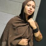 Saba Ibrahim Instagram - Yeh tum jo mera haal puchhte ho.. Bada hi mushkil sawal puchhte ho.. . . Hijab from - @hijabessence 🧕🏽 . . . #sabaibrahim#sabakajahaan