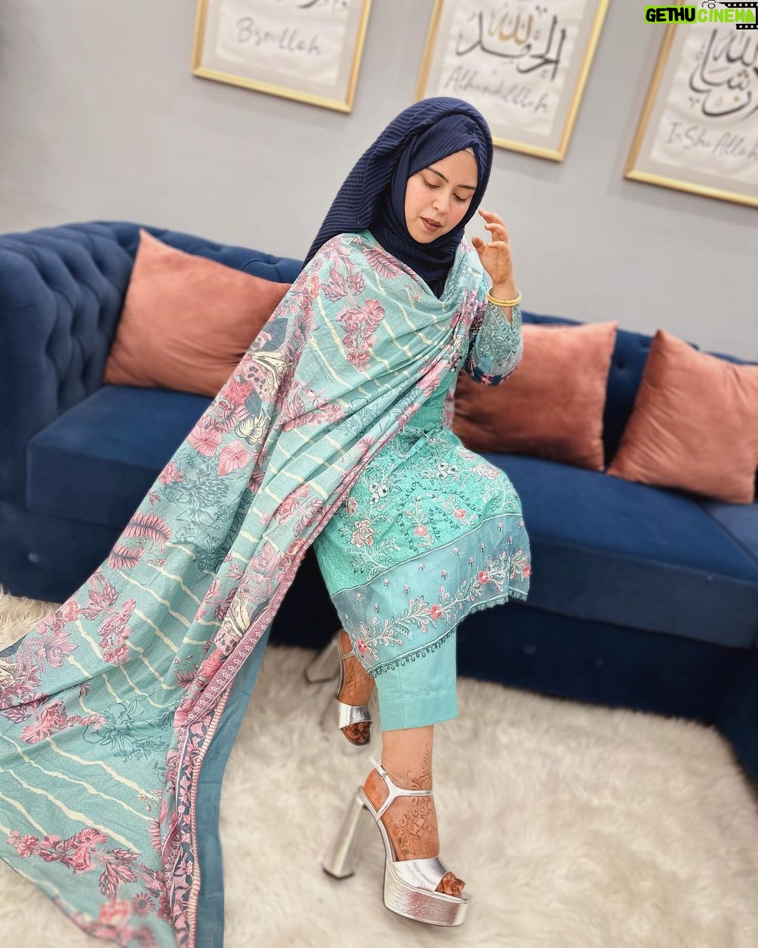 Saba Ibrahim Instagram - Outfit- @lost_in_closet ❤️ . . . #sabaibrahim#sabakajahaan