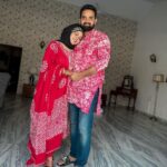 Saba Ibrahim Instagram - Jummah mubarak ❤️ . . Mera outfit & sunny ka Kurta @ak.batiq ne bheja hai ❤️ . . Thanku . . #sabakhalid#sabaibrahim#sabasunny#khalidniaz#friday#instagrampost#postoftheday#positivevibesonly#peace#love k