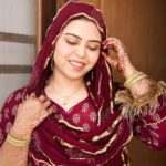 Saba Ibrahim Instagram – Duniya ka sabse khoobsurat ehsas yeh hai ke Mera Rab mujhse bohot pyar karta hai ❤️🤲🏽
.
.
ALHAMDUDULLILAH & MA SHA ALLAH FOR EVERYTHING ❤️🤲🏽
.
Outfit – @ak.batiq
.
.
( aaj sunny ne pehle baar photos click ki, badi mushkil se yeh 4-5 pics achi aayi hai 🙈 Riza ki ki kami aur b zyada mehsus hui aaj )
.
.
.
#sabaibrahim#sabakajahaan#outfitcollaboration#akbatiq#sabakhalid#sabasunnykishaadi#sabakishaadi