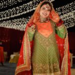 Saba Ibrahim Instagram - Mehendi tere naam ki ❤️ . . Photography - @theglamweddingofficial @rajvirsainiofficial @refineartist @officialvarungupta @anujkuamr_verma . . Decor n events - @vowsvachan @houseofvivaah . . Outfit - @ms.dipika ❤️ . . Makeup - @im_mr_ketzsolzofficial_ Hair - @shahingilani . . . . #sabasunnykishaadi#sabakishaadi#mehendi#mehendikiraat#outfit#mehendioutfit#mehendilook#wedding#weddingoutfit