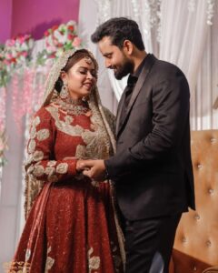 Saba Ibrahim Instagram - Walima ❤️ (please say ma sha Allah ) . . ThankYou for everything my baby 🥲❤️ @khalid_niaz01 Itna pyar, izzat aur khushiyan dene ke liye shukriya.. ❤️ Mera har ek sapna pura karne ke liye shukriya.. ek ek wada nibhane ke liye dil se shukriya.. 🙏🏻 . . ALLAH tumhe humesha achcha rakhe 🤲🏻 👫 . . . Capture - @theglamweddingofficial Makeup - @im_mr_ketzsolzofficial_ Hair - @shahingilani Events n decor - @vowsvachan @houseofvivaah . . #sabaibrahim#khalidniaz#sabasunnykishaadi#sabakishaadi#ibrahimfamily