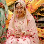 Saba Ibrahim Instagram - Haldi ❤️ . . ( sapna hai ya haqeeqat) 🥲❤️🤲🏽🙏🏻 . . Alhamdulillah for everything 🙏🏻🥲🤲🏽 . . @theglamweddingofficial @rajvirsainiofficial @refineartist @officialvarungupta @anujkuamr_verma . . . Makeup @im_mr_ketzsolzofficial_ Hair @shahingilani Outfit @ms.dipika Decor - @houseofvivaah Events- @vowsvachan . . #sabasunnykishaadi #sabakishaadi #ibrahimfamily