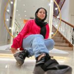 Saba Ibrahim Instagram - Aurat chaahna aur aurat ko chaahna.. Dono mein zarurat aur mohobbat ka fark hai.. 💕 . . . #sabaibrahim#sabakajahaan#lifestyleinfluencer#vlogger#ootd#hotpink#instagram#outfitoftheday#instagram