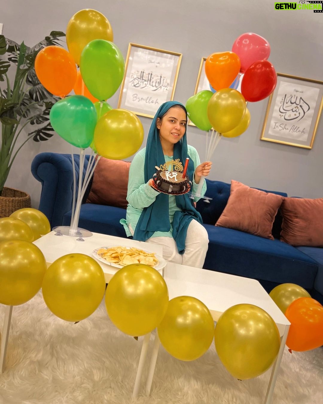 Saba Ibrahim Instagram - Alhamdulillah 2.5 million on YouTube ❤️ Thanku and love u sabko 🤗🙏🏻🤲🏽 . . #sabaibrahim#sabakajahaan#ibrahimfamily#vlogger#youtuber