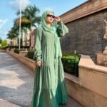 Saba Ibrahim Instagram - Jo humein samajh na sake.. Use haq hai.. 👇🏻 . . Tution lagwa le 🤣🙈 . . Dress & hijab by - @ana.apparels 👗 . . . . #sabaibrahim#sabakajahaan#abayaa#modestclothing#modestoutfit#hijab#saba#ootd#outfits#trending#tuesdayvibes#instagram