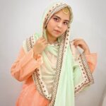 Saba Ibrahim Instagram - Qubool sirf ek dua ho jaaye.. Tumhara mere sath nikah ho jaye 🤣😛 . . AMEEN 🤲🏽 . . Chalo aap sab bhi koi Funny shayari sunao 😂 . . . . #sabaibrahim#sabakajahaan#photoshoot#sharara#gharara#lookoftheday#weddingvibes#igers#postoftheday