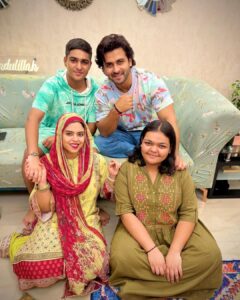 Saba Ibrahim Instagram - Bas meri har pal yahi dua rahe, Humesha , Har wqt meri behnon ke chehre pe Muskurahat rahe🤲 #happyrakhshabandhan to all 🤗