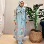 Saba Ibrahim Instagram - Jo gir ke sambhal jata hai.. Wo aksar zindagi ko samajh jata hai.. ❤️🙂 . . Outfit - @swaroop_dressing_collection