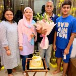Saba Ibrahim Instagram - Happy birthday to u uncle .. 🎉🤗 Allah Apki lambi umar kare.. Aap isi tarah apne jokes se hum sabko hasaate rahein 🤲🏽🥰 . . Ameen . . #sabaibrahim#sabakajahaan#ibrahimfamily#birthdaypost