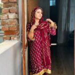 Saba Ibrahim Instagram - Duniya ka sabse khoobsurat ehsas yeh hai ke Mera Rab mujhse bohot pyar karta hai ❤️🤲🏽 . . ALHAMDUDULLILAH & MA SHA ALLAH FOR EVERYTHING ❤️🤲🏽 . Outfit - @ak.batiq . . ( aaj sunny ne pehle baar photos click ki, badi mushkil se yeh 4-5 pics achi aayi hai 🙈 Riza ki ki kami aur b zyada mehsus hui aaj ) . . . #sabaibrahim#sabakajahaan#outfitcollaboration#akbatiq#sabakhalid#sabasunnykishaadi#sabakishaadi