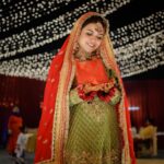 Saba Ibrahim Instagram - Mehendi tere naam ki ❤️ . . Photography - @theglamweddingofficial @rajvirsainiofficial @refineartist @officialvarungupta @anujkuamr_verma . . Decor n events - @vowsvachan @houseofvivaah . . Outfit - @ms.dipika ❤️ . . Makeup - @im_mr_ketzsolzofficial_ Hair - @shahingilani . . . . #sabasunnykishaadi#sabakishaadi#mehendi#mehendikiraat#outfit#mehendioutfit#mehendilook#wedding#weddingoutfit