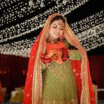 Saba Ibrahim Instagram - Mehendi tere naam ki ❤️ . . Photography - @theglamweddingofficial @rajvirsainiofficial @refineartist @officialvarungupta @anujkuamr_verma . . Decor n events - @vowsvachan @houseofvivaah . . Outfit - @ms.dipika ❤️ . . Makeup - @im_mr_ketzsolzofficial_ Hair - @shahingilani . . . . #sabasunnykishaadi#sabakishaadi#mehendi#mehendikiraat#outfit#mehendioutfit#mehendilook#wedding#weddingoutfit