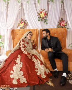 Saba Ibrahim Instagram - Walima ❤️ (please say ma sha Allah ) . . ThankYou for everything my baby 🥲❤️ @khalid_niaz01 Itna pyar, izzat aur khushiyan dene ke liye shukriya.. ❤️ Mera har ek sapna pura karne ke liye shukriya.. ek ek wada nibhane ke liye dil se shukriya.. 🙏🏻 . . ALLAH tumhe humesha achcha rakhe 🤲🏻 👫 . . . Capture - @theglamweddingofficial Makeup - @im_mr_ketzsolzofficial_ Hair - @shahingilani Events n decor - @vowsvachan @houseofvivaah . . #sabaibrahim#khalidniaz#sabasunnykishaadi#sabakishaadi#ibrahimfamily