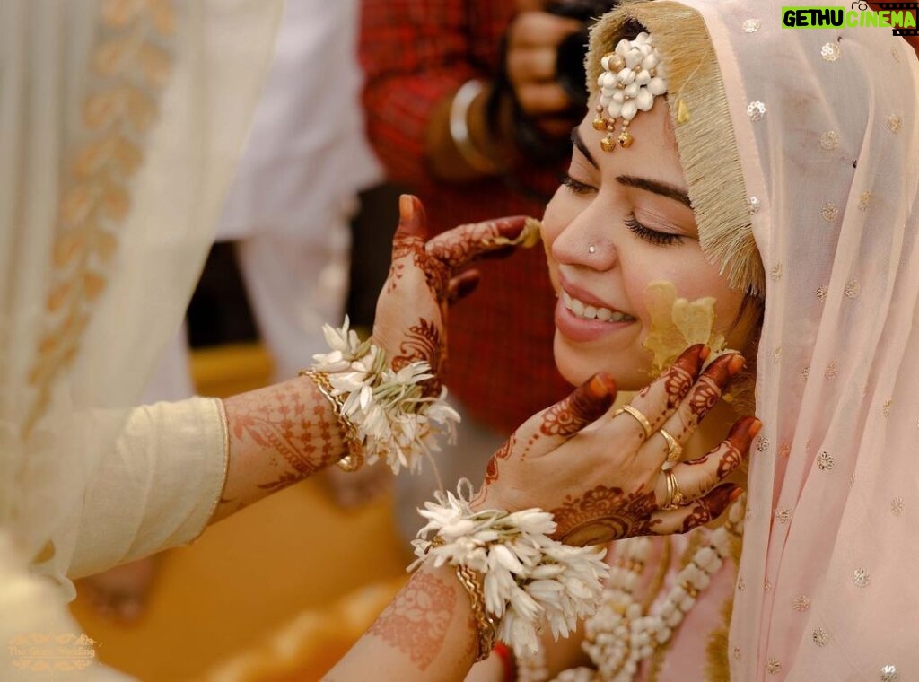 Saba Ibrahim Instagram - Haldi Ceremony of @saba_ka_jahaan 💜 #sabakiwedding #sabasunnykishaadi #celebrity #wedding @ms.dipika @shoaib2087 @garti21 @rajvirsainiofficial @vowsvachan Maudaha