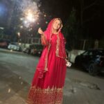 Saba Ibrahim Instagram - Happy diwali friends ✨🤗 . . Spread love.. spread lights ✨❤️ . . . Outfit - @swaroop_dressing_collection ❤️ . #sabaibrahim#sabakajahaan#youtuber#vlogger#indianvlogger#festivevibes#festivaloflights