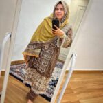 Saba Ibrahim Instagram - Outfit from - @farheennaz652 👗 Embroidered lawn suit (unstitched) . . . . #sabaibrahim#sabakajahaan#ootd#outfitoftheday#jummahspecial#lawnsuits