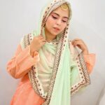 Saba Ibrahim Instagram - Qubool sirf ek dua ho jaaye.. Tumhara mere sath nikah ho jaye 🤣😛 . . AMEEN 🤲🏽 . . Chalo aap sab bhi koi Funny shayari sunao 😂 . . . . #sabaibrahim#sabakajahaan#photoshoot#sharara#gharara#lookoftheday#weddingvibes#igers#postoftheday