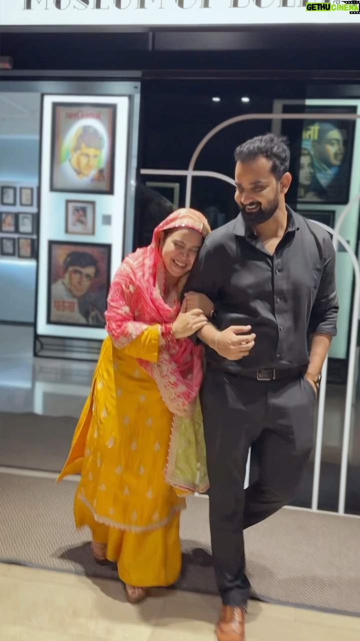 Saba Ibrahim Instagram - 🖤🖤 @khalid_niaz23 😊😊