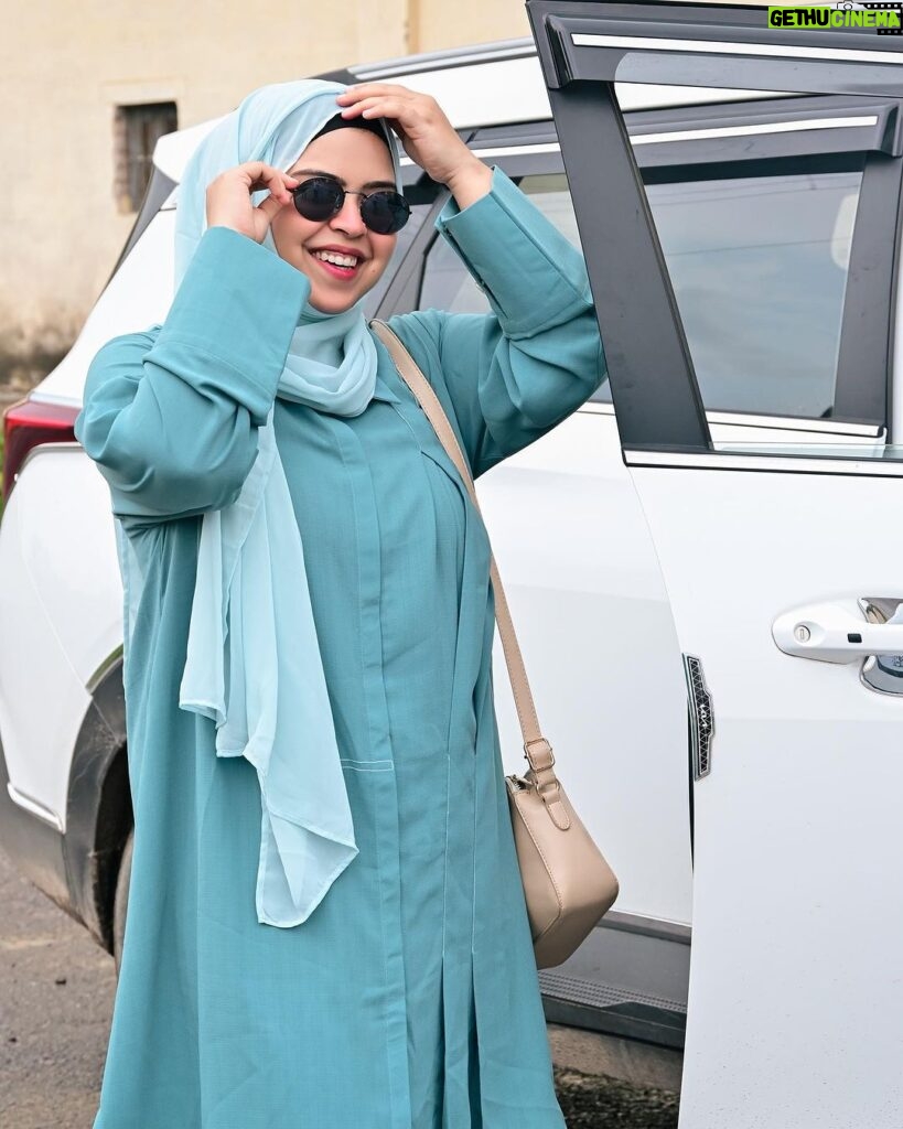Saba Ibrahim Instagram - Wearing modest co-ord set and hijab from @ana.apparels 🧕🏻 . . Quality and design dono zabardast 👍🏻 . . . #sabaibrahim#sabakajahaan#anaapparels #modestwear#coordset