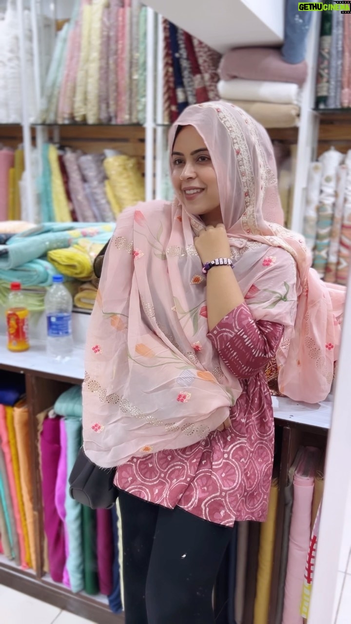 Saba Ibrahim Instagram - Aapne kaun sa color pehna eid pe.. ❤️ #sabaibrahim#sabakajahaan#eidcelebrations