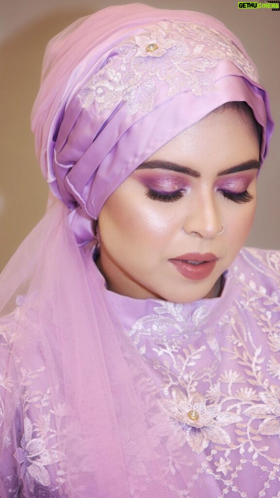 Saba Ibrahim Instagram - Soft Purple Glam💜 Hijabi Doll😍🧕 In frame @saba_ka_jahaan Makeup @makeup_by_aasiyakashmiri Captured by @makeup_by_aasiyakashmiri #makeupbyaasiyakashmiri #sabakajahaan #sabaibrahim #makeupartist #mumbaimakeupartist #hijab #hijabidoll #reels #reelinstagram #trendingreels #influencermakeupartist