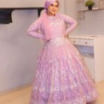 Saba Ibrahim Instagram - Tere khayalon ki Malika 💜 . . Outfit - @ar_fabrics @ar_designer_surat 👗 . . . Makeup- @makeup_by_aasiyakashmiri . . . #sabaibrahim#sabakajahaan#youtuber#vlogger#indianinfluencer#makeover#designergown#weddingoutfits#photoshoot#lookoftheday#trending#modestclothing