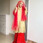 Saba Ibrahim Instagram - Meri chunari laal rang ki sharmaye ghabraye.. Tu jo daale ispe nazar yeh aur laal ho jaye.. ❤️ . . Eid outfit inspo - 1 . . Outfit - @boutiquecollectionmirza01 ❤️ . . . #sabaibrahim#sabakajahaan#eidoutfit#eidoutfitinspo#eidinspiration#sabaibrahimvlogs#redandbeige#redoutfit#wedding#weddingoutfit#instagram#trending#lookoftheday