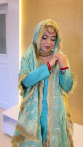 Saba Ibrahim Instagram - Gali mein aaj chand nikla 🌙 . . Makeup by - @makeup_by_aasiyakashmiri . . #sabaibrahim#sabakajahaan #reel#reelsinstagram#trendingreels#lifestyleinfluencer#blogger