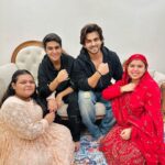 Saba Ibrahim Instagram - Yeh Bandhan toh pyar ka bandhan hai ❤️ Happy RakshaBandhan sab behno aur bhaiyon ko.. . . #rakshabandhan