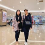 Saba Ibrahim Instagram - Had so much fun with our favourite @its_jamielever ❤️ Mere sath sath Riza Rehan aur Sara bhi apke fan ho gaye hain 🤗 . . . #sabaibrahim#sabakajahaan#jamielever#infinity2mall#bounce#mumbai#india#lifestyleblogger#influencer#weekendvibes#funday#ootd#positivevibes Infiniti Mall