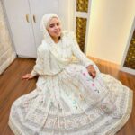 Saba Ibrahim Instagram - Khuda kare woh mile aur fasla na ho.. Phir uske baad bhichharne ko raasta na ho.. 🤲🏽🌸 . . (Eid day look 3 ) . . Fabric from - @bhagwancollections . . . #sabaibrahim#sabakajahaan#eidlook#eidmubarak#eidoutfit#mumbai#india#modestclothing#white#ivory#peace#love