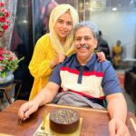 Saba Ibrahim Instagram - Happy birthday papa.. 🎉 . . Friends aap sab humesha papa ke liye bohot dua karte ho.. aaj bhi papa ke liye dua krna ke wo acche rahein aur unki lambi umar ho 🤲🏽 . . . #happybirthday#happybirthdaypapa#ibrahimfamily#love#peace