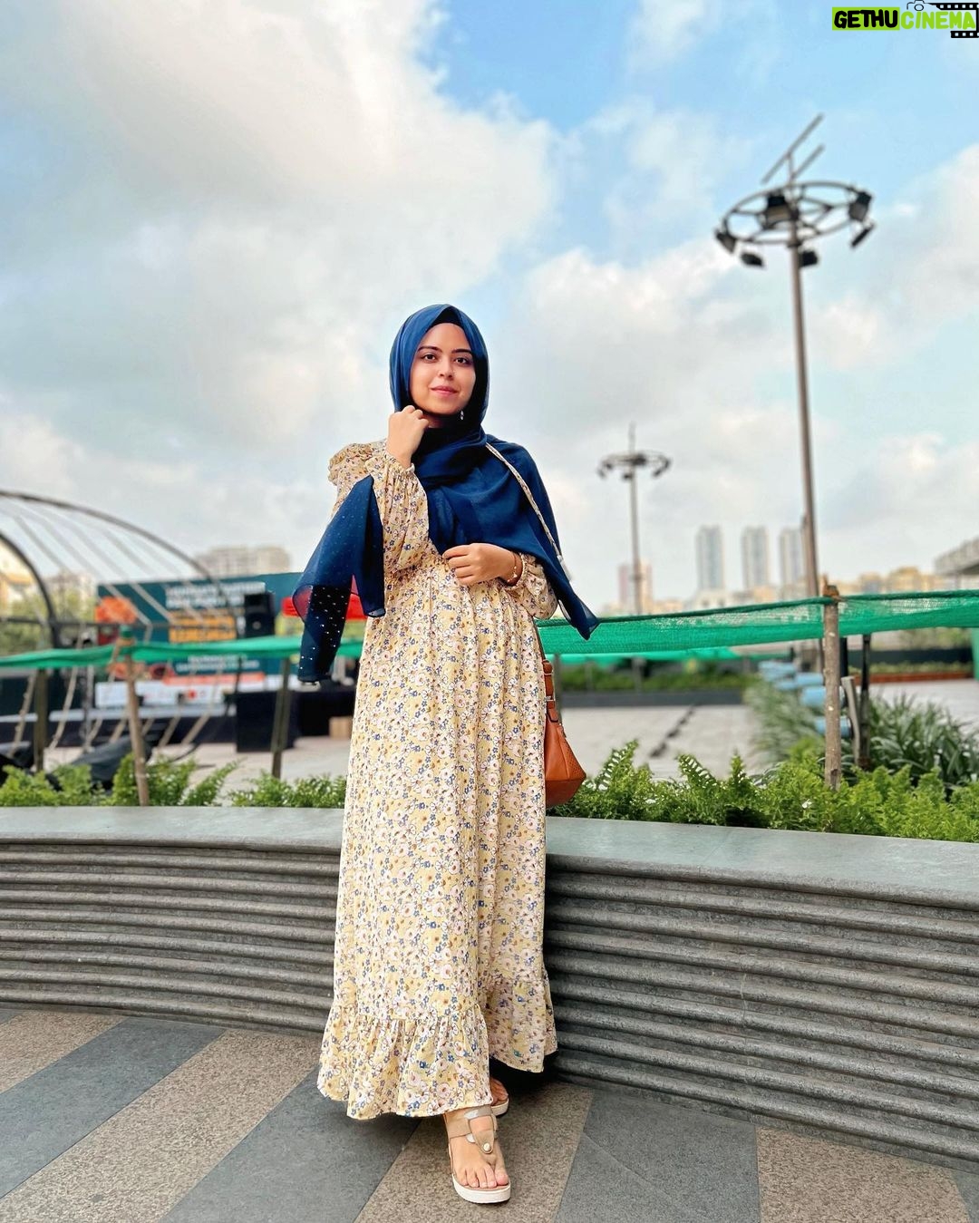Saba Ibrahim Instagram - Agar tumhari niyat saaf ho toh galat raste bhi sahi manzil tak le jate hain ❤️ . . . #sabaibrahim#sabakajahaan#lifestyleinfluencer#mumbaiblogger#indianblogger#indianinfluencer#ramadankareem#ramadan2022 Infiniti Mall