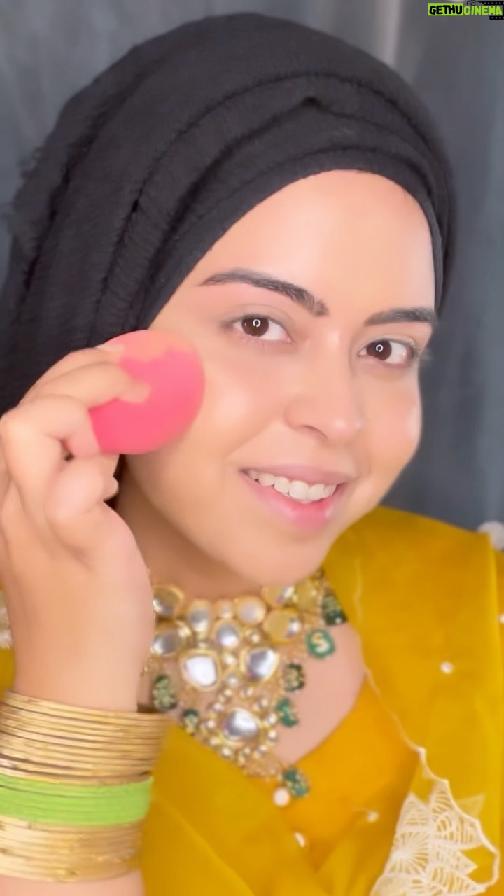 Saba Ibrahim Instagram - Celebrating this Eid with @ibacosmetics with their special Eid Gift Sets 😍 I am in love with their products as they are 100% Halal Certified, Vegan and Alcohol Free. . Gift yourself or your loved ones these amazing Eid Makeup Sets by @ibacosmetics using my exclusive COUPON CODE - EIDWITHSABA and get extra 15% OFF on Iba Website . #ibacosmetics #halalcosmetics #halalcertified #eid2022 #eidmubarak #beautywithoutguilt #cleanbeauty #iba #sabakajahaan #sabaibrahim #eidwithsaba