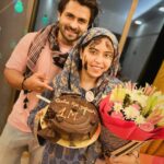 Saba Ibrahim Instagram - Alhamdulillah itne saalo ka sapna pura hua.. 🥲❤️ 1 million Instagram family . . Thanku bhai bhabhi ap dono ke wajah se mujhe pehchan mili ❤️ @shoaib2087 @ms.dipika . . Ammi papa ki duaon se zyada se zyada ( din raat ) kaam krne ki, dil se mehnat karne ki himmat mili ❤️🤲🏽 . . Riza rehan ke support se mushkil kaam asaan hua .. ❤️ aur SARA tum b isme shamil ho ❤️ ( missing u today) . . Aur aap sab ( 1 million family ) aap sabke pyar aur sath ke wajah se yeh din dekhne ko mila jiska sapna 6-7 saal pehle dekha tha.. ❤️ . . Main jaisi hu mujhe accept kiya aap sabne.. izzat di , pyar diya , appreciate kiya.. Dil se thanku ❤️ . . Sath rehna humesha ❤️ . . Apki saba ❤️ . . #1millionfamily #sabakeSaathi #sabaibrahim #sabakajahaan #influencer #blogger #lifestyleblogger
